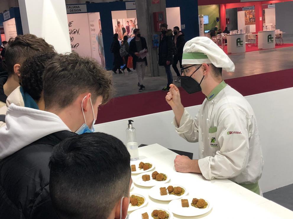 Here you see a young student explaining the recipe he prepared, which belongs to local culinary tradition uses stale bread. It shows how students become food waste prevention ambassadors